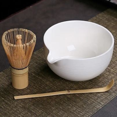 Mangkuk Teh Dengan Muncung Tuang